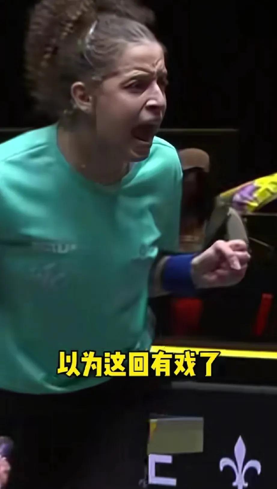 一开始是莎莎让你，让你，知不知道是让你，你感觉你脸白啦[捂脸哭]莎莎只要一露小肚