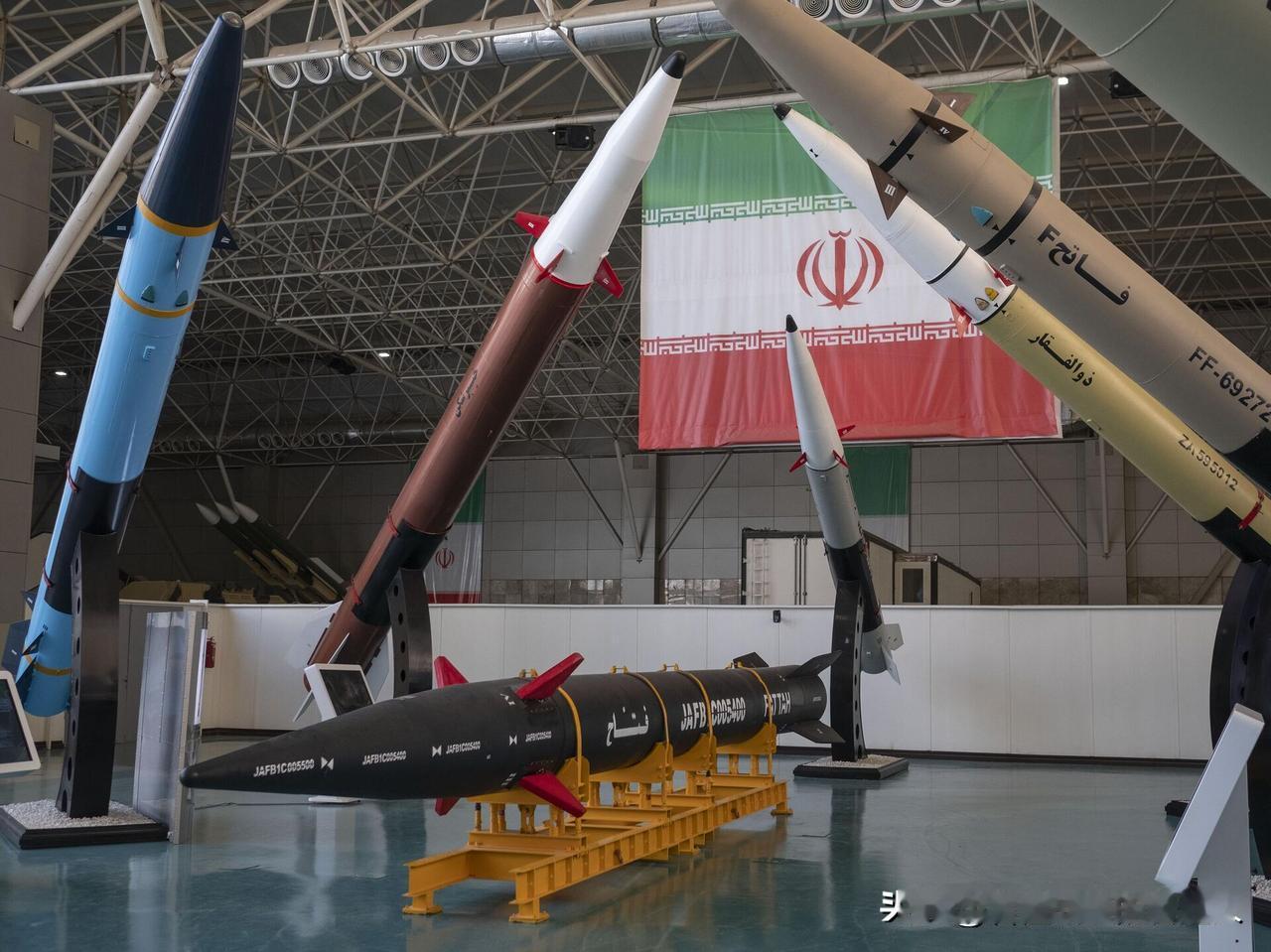 谁敢在中东开火，伊朗的导弹群就直扑特拉维夫！这招战术诡道彻底打穿了美以联盟。德黑