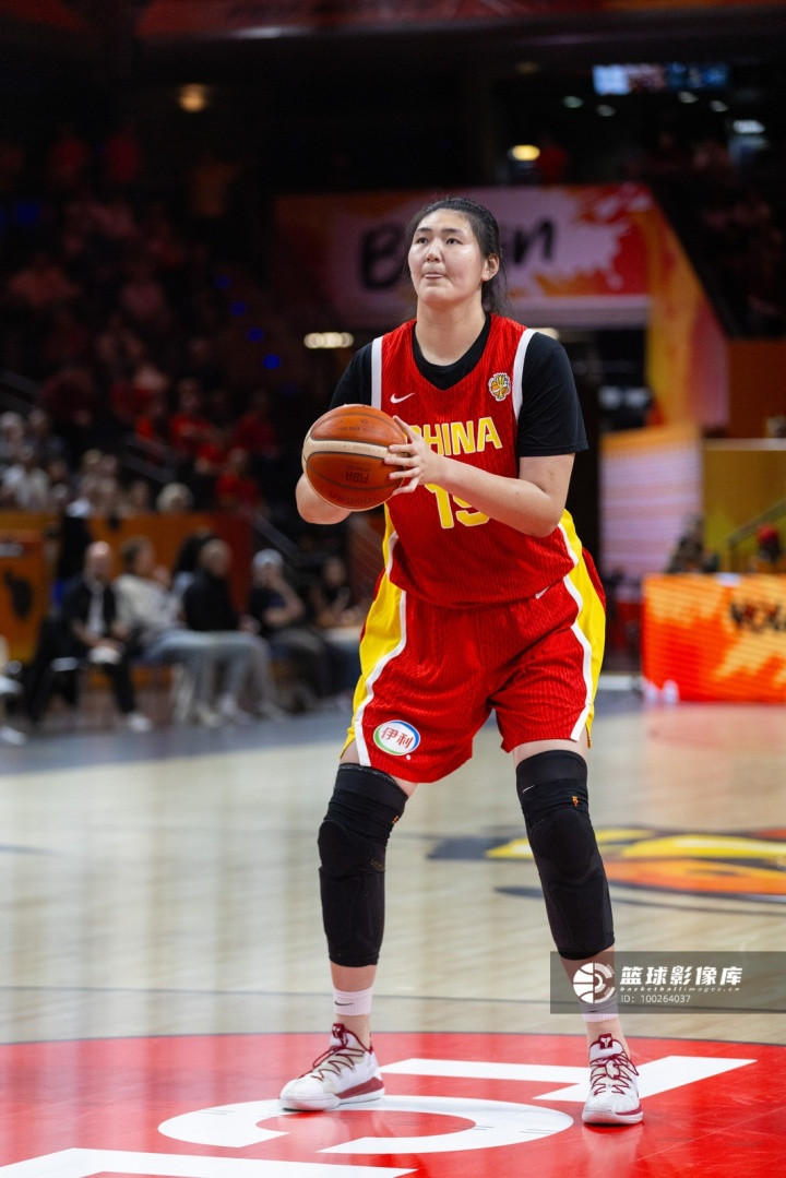 举步维艰! 张子宇替补3中1拿3分6板 有3失误3犯规&罚球4中1