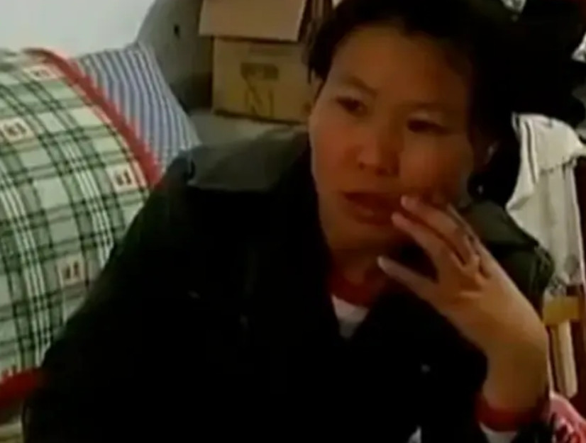 2010年，山东一女子突然在电视上看见，自己失踪了一年的丈夫和儿子。但是当看到儿