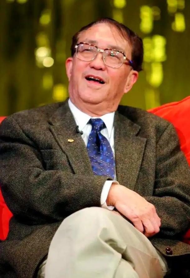 著名导演谢晋一家六口，到2023年底全部离世了。更让人心寒的是，一共养育四个子女
