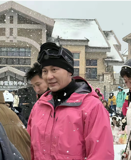 47岁的李晨给所有男人提了个醒钱再多有什么用？年纪大了，全身穿满名牌也抵不住