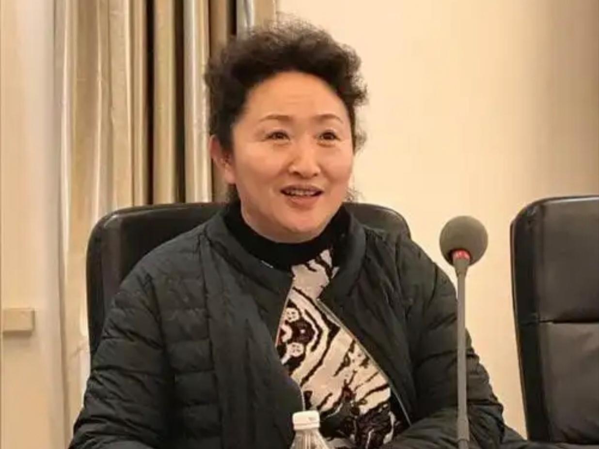 我妈是丁凤姝的学妹，在哈医大上学时挺熟因此我与这个过去哈尔滨医生护士的头儿有过