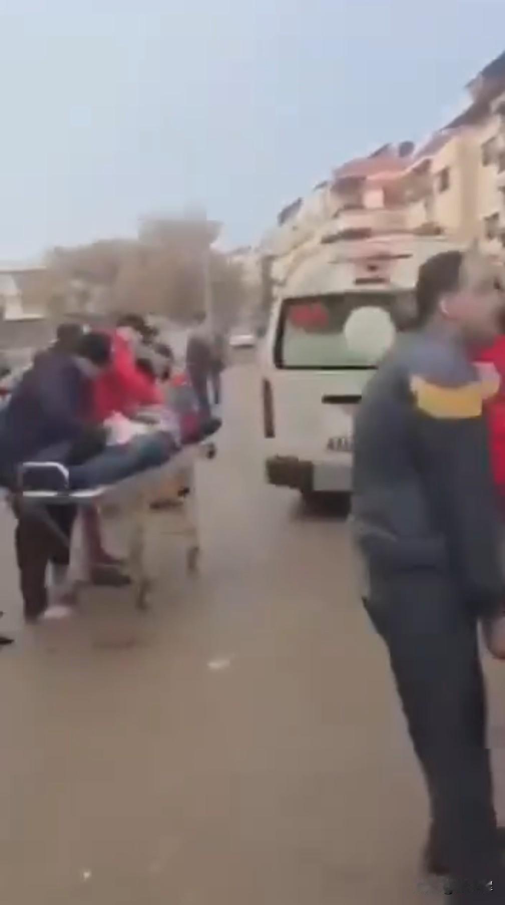 12月26日，叙利亚霍姆斯市阿拉维派聚居区伊玛目阿里·本·阿比·塔利布清真寺内发