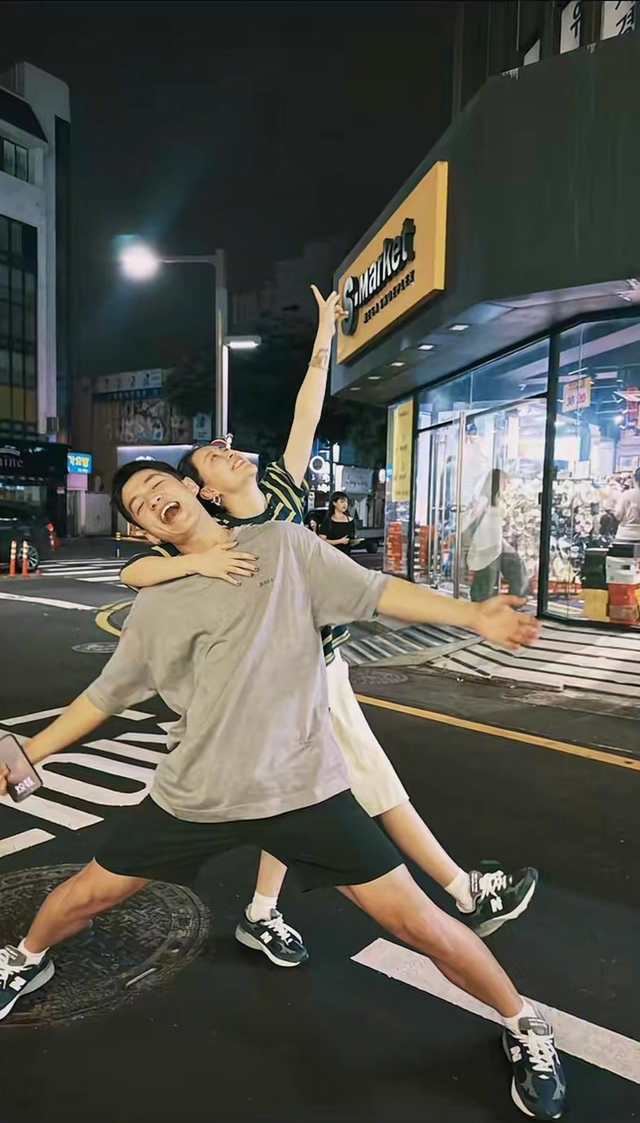 啊啊啊啊李嘉格和男友都晒了好多新鲜的合照！这波真的被秀到了好甜啊💞李嘉格和男友