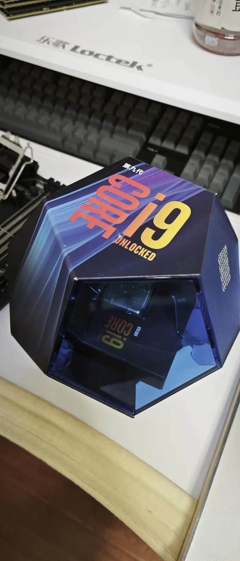 Intel一手好牌，打的稀烂从我读书起，Intel就一直强势压着AMD，压了