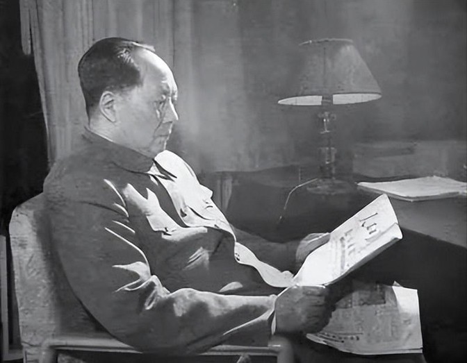 1969年3月2日，周总理叫醒了熟睡中的毛主席，焦急地说：“第一！苏联正在攻击我