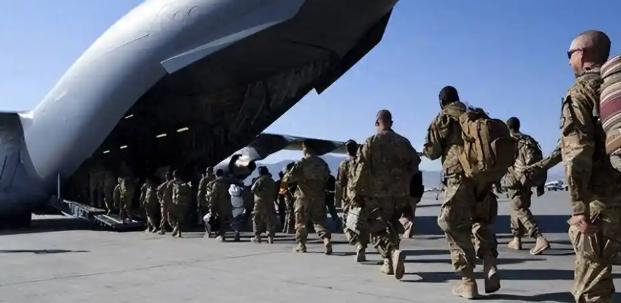 美国居然从东欧连夜撤兵了,这波操作直接让欧洲各国傻了眼,就连乌克兰都快坐不住了,