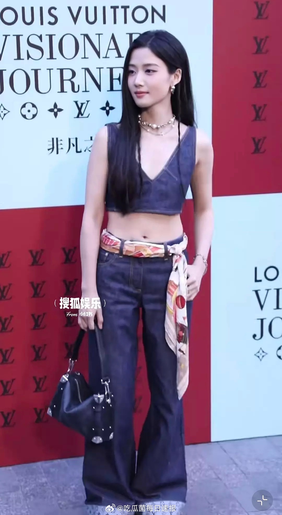 卢昱晓与韩国女团成员ANNA撞衫同款LV，原来是长这样​​​