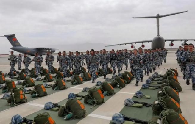 为什么要召回，国家这么多兵不够用的吗？五大战区，有战区是不能动的，预防边境，国