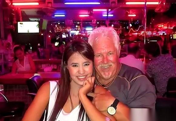 在泰国，有一种生意叫“租妻”。一个月两千块，一个年轻女孩就跟你回家，洗衣做饭，