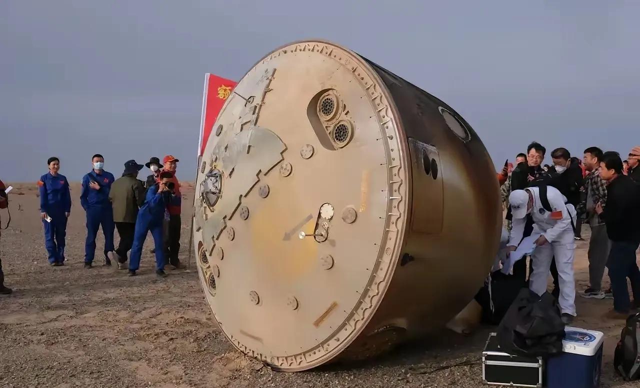 今天神舟二十号着陆也太低调了吧！没有直播画面，就靠文字通报说它9点多在东风着陆场