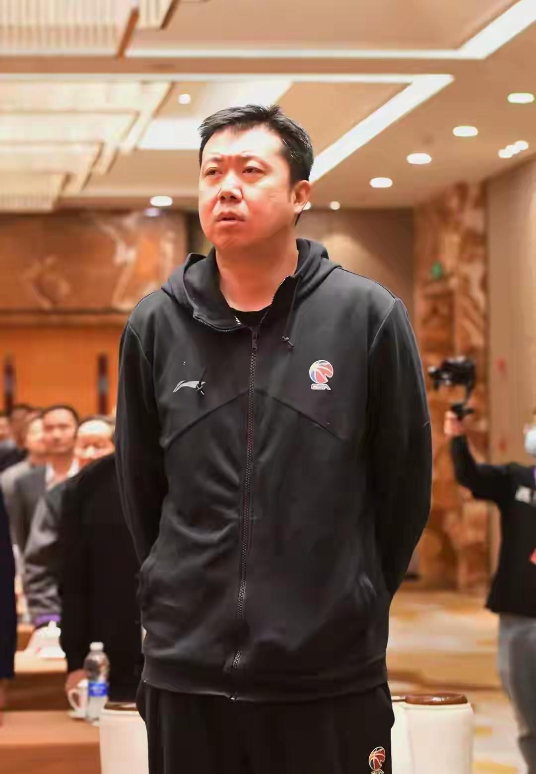 宫鲁鸣请王治郅到女篮训练营！打造新战术，郭振明对女篮有信心！​其实王治郅仼女篮