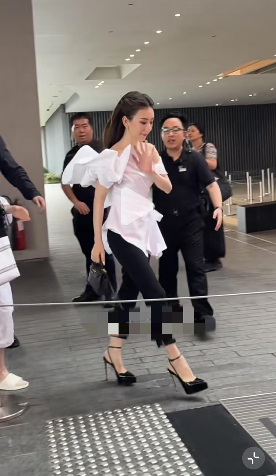 9月1日，方媛在香港参加活动被偶遇，打扮一言难尽，五五分的身材，穿了15厘米的尖