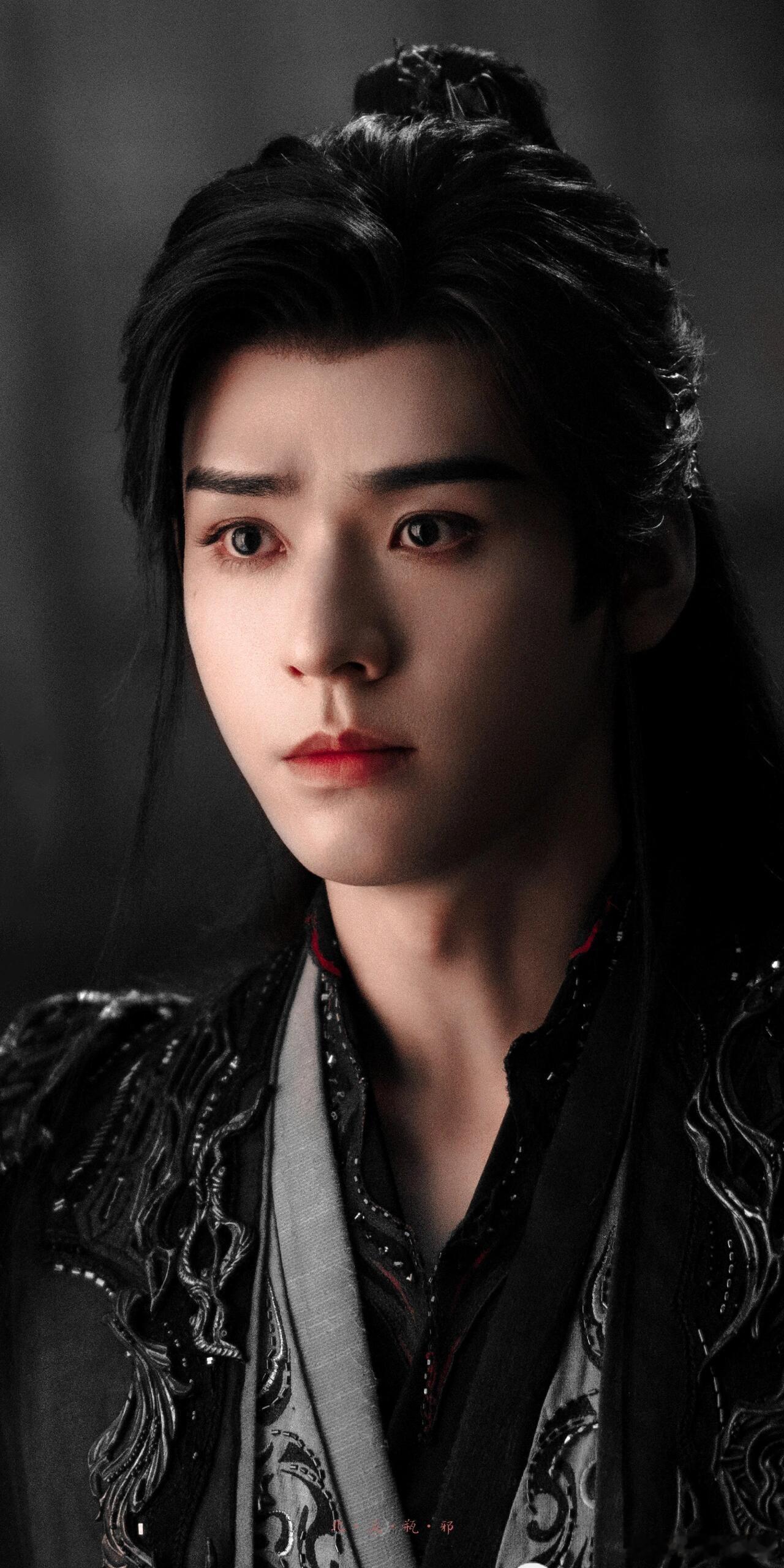 作为龚俊第一部大男主的《暗河传》，近期女主彭小苒在最新视频中直言暗河传成绩特别好