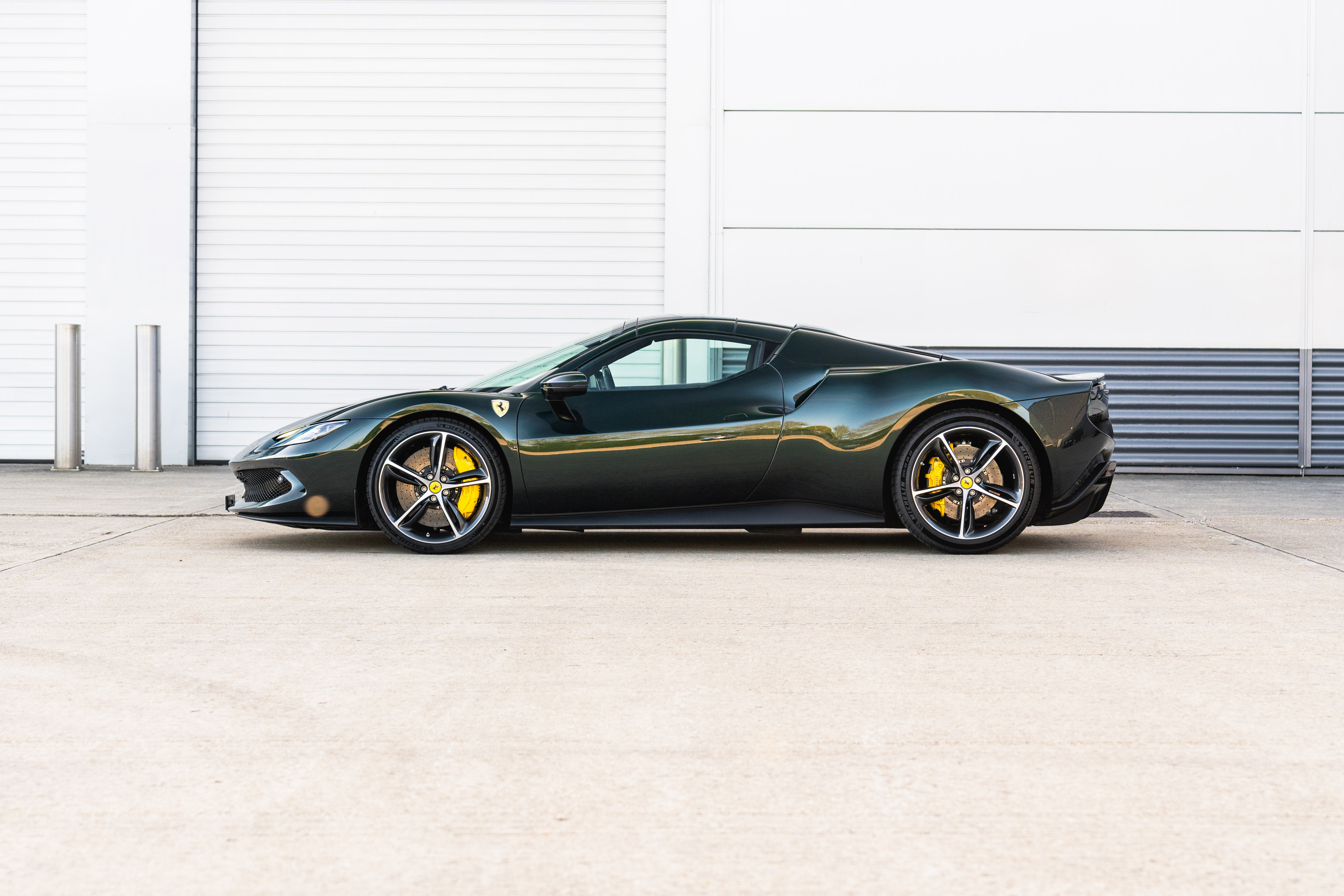 Ferrari296GTS法拉利这台296GTS的配色帅不帅？GTS的侧