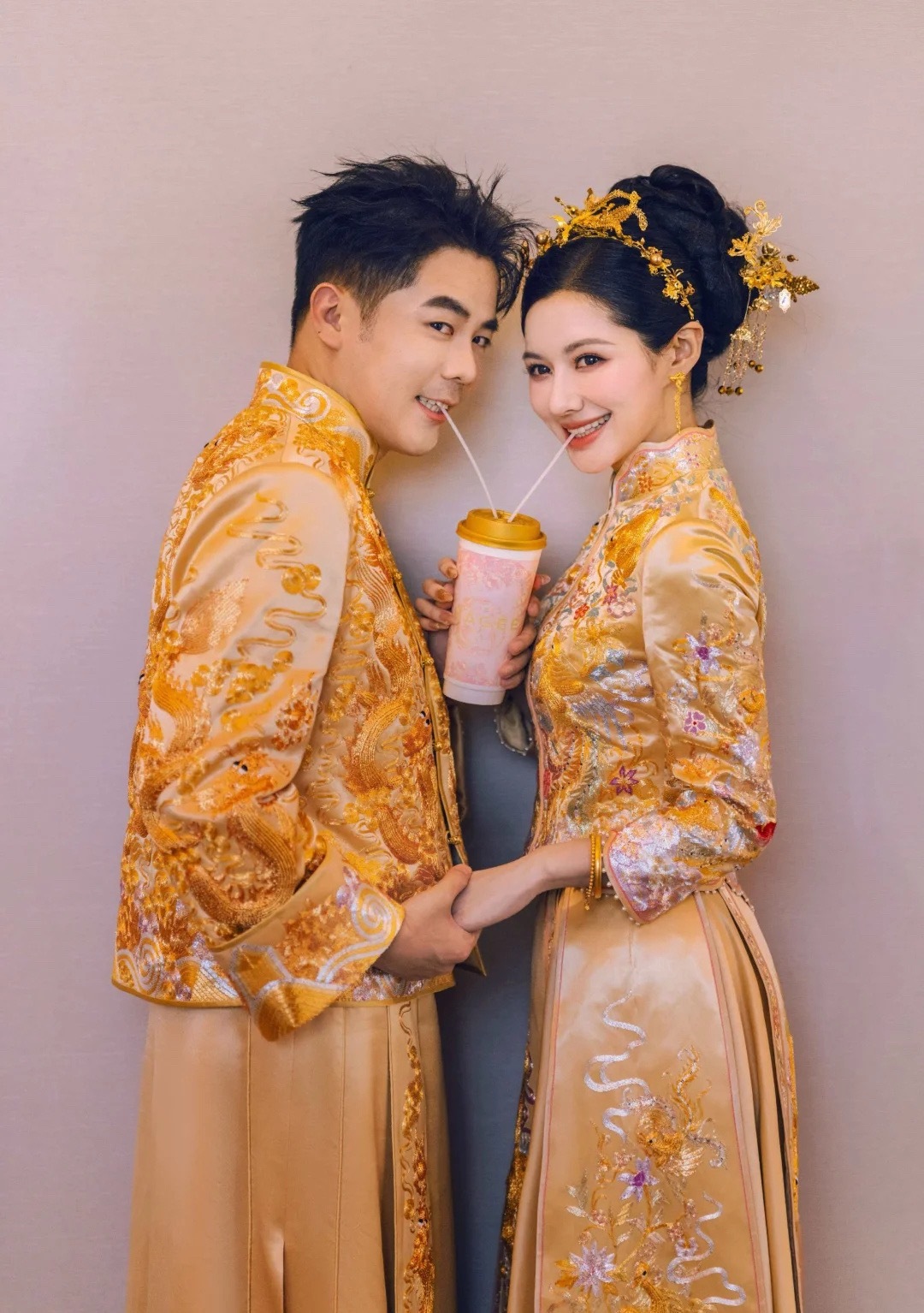 刷到霸王茶姬创始人结婚了两口子家的公司市值超过600亿…600亿…晕字了不敢想