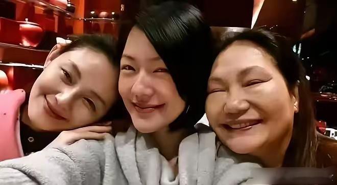 最开始在日本大s快不行的时候，黄春梅慌了！她没想到这么严重，她内心第一个想到能救