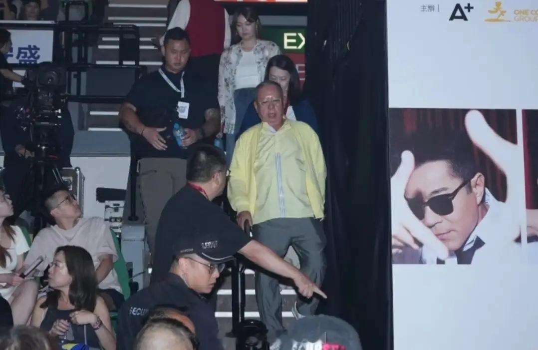 古天乐在香港红馆连开两场演唱会，吸引了很多人到场观看，其中就包括谢霆锋妈妈狄波拉