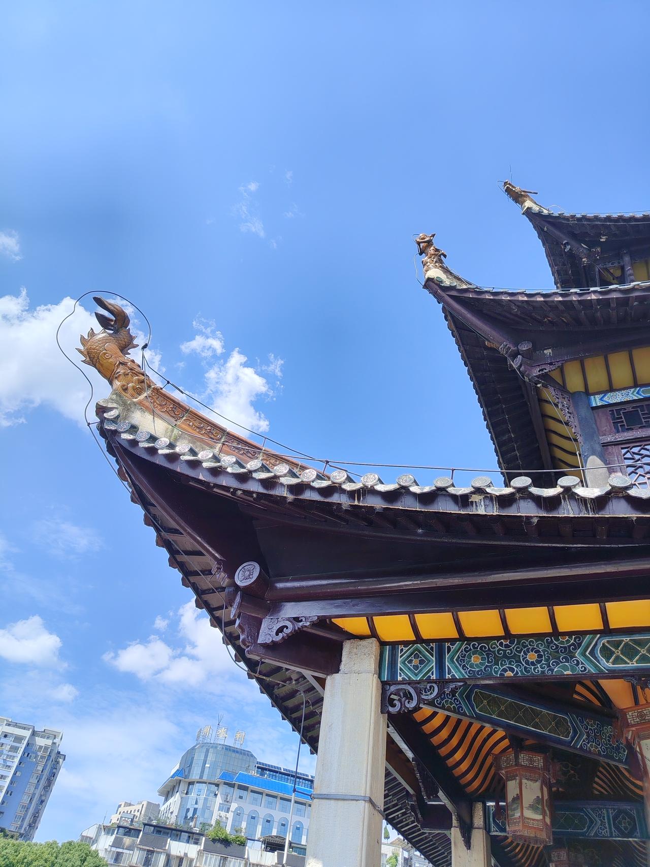 循道守朴，焕彩今朝《道德经》蕴华夏玄思，道法自然，守朴知柔。大道行于世间，