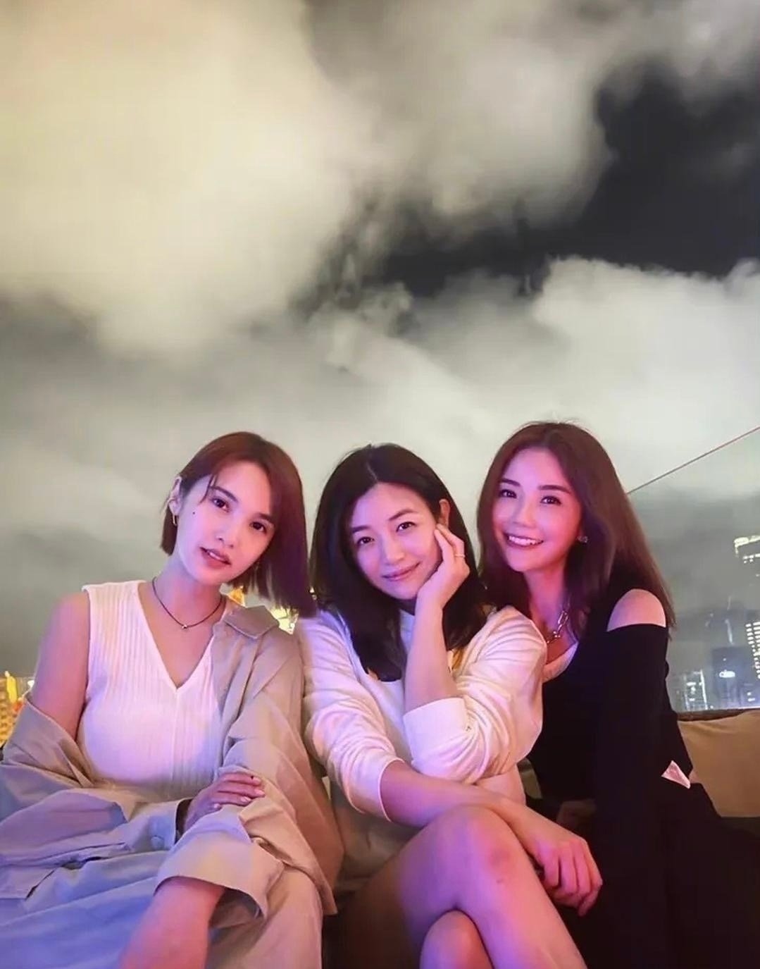 杨丞琳与蔡卓妍、陈妍希聚会，闺蜜的合影只有女人们才会懂得！​