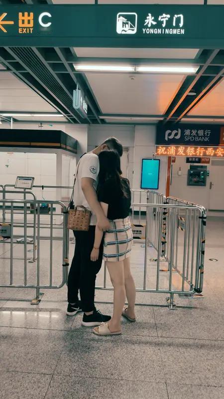 除了生理需求，女人骨子里最渴望这三样东西。一是被坚定的偏爱。很多男人觉得过日子