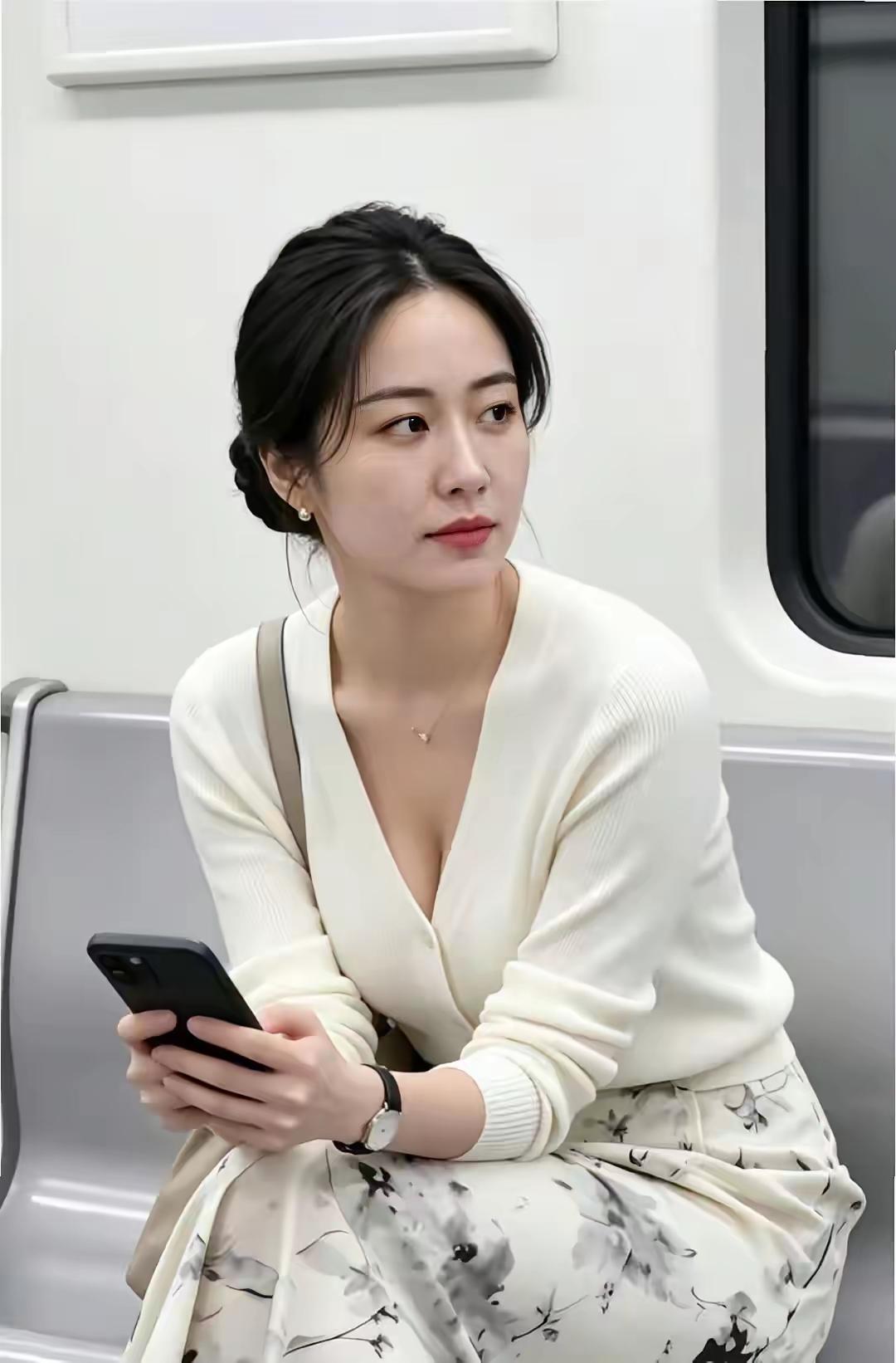 相信面相学吗，怎么形容她的美！