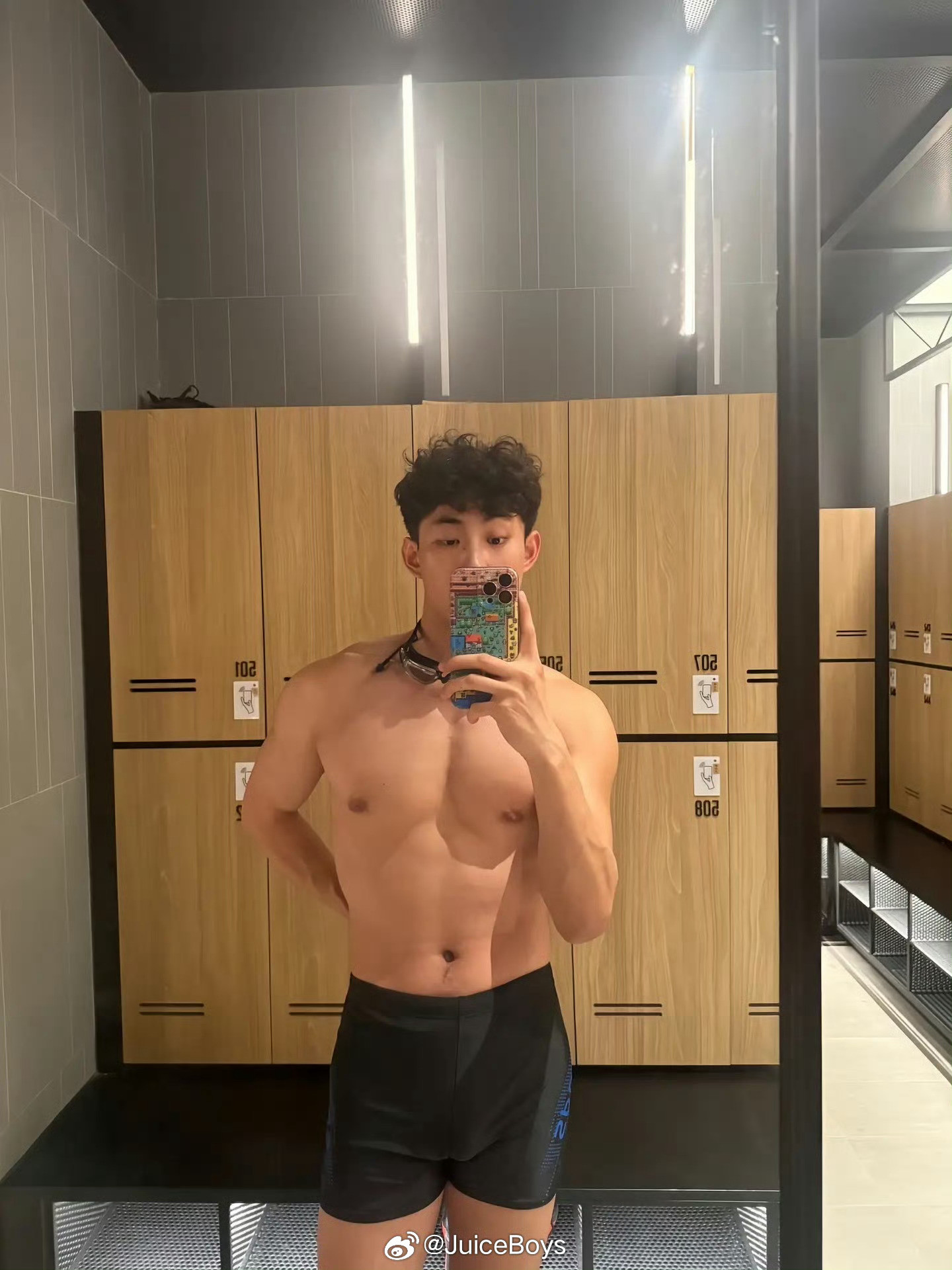 🤳​​​