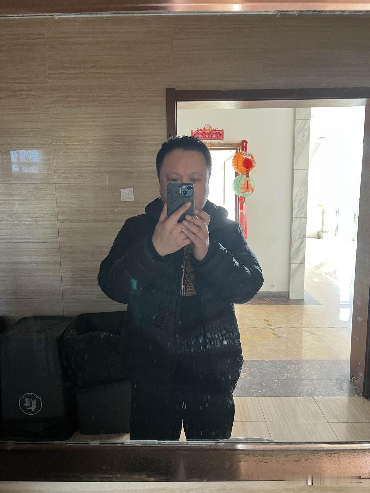 年过四十，不再讨好谁年过四十不青春，独来独往不合群。非是生来性孤僻，厌倦江