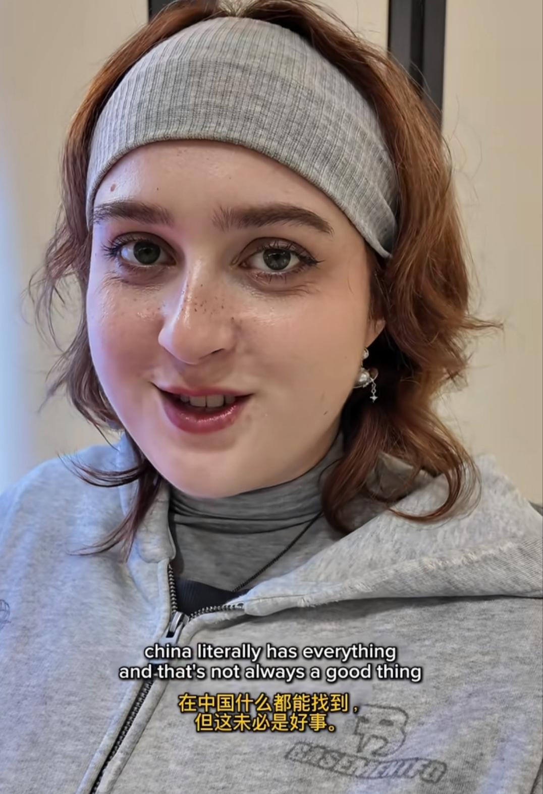 看到这一幕挺无语的，有些外国网友的脑回路很奇特！图中这位外国女博主，先是对我