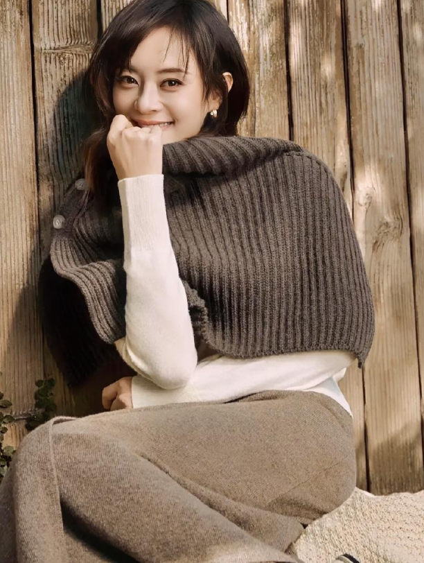 特意去查了一下孙俪的父母，只能说孙俪的成功是必然的，她的父母太不简单了——爸