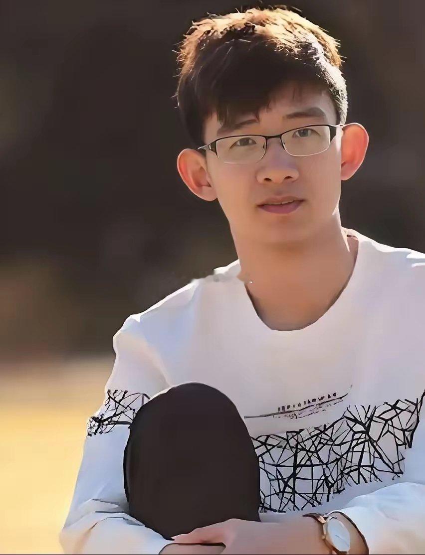 北大学霸刘嘉森的高考逆袭，看完真的破防了刘嘉森那句“我同学里，有钱有势、父母高学