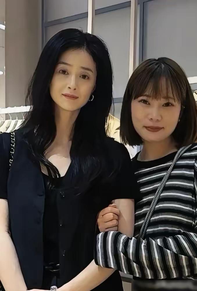 华妃蒋欣瘦脱相了，身高1米71的大骨架，如今只有112斤。太瘦了反而不好看，