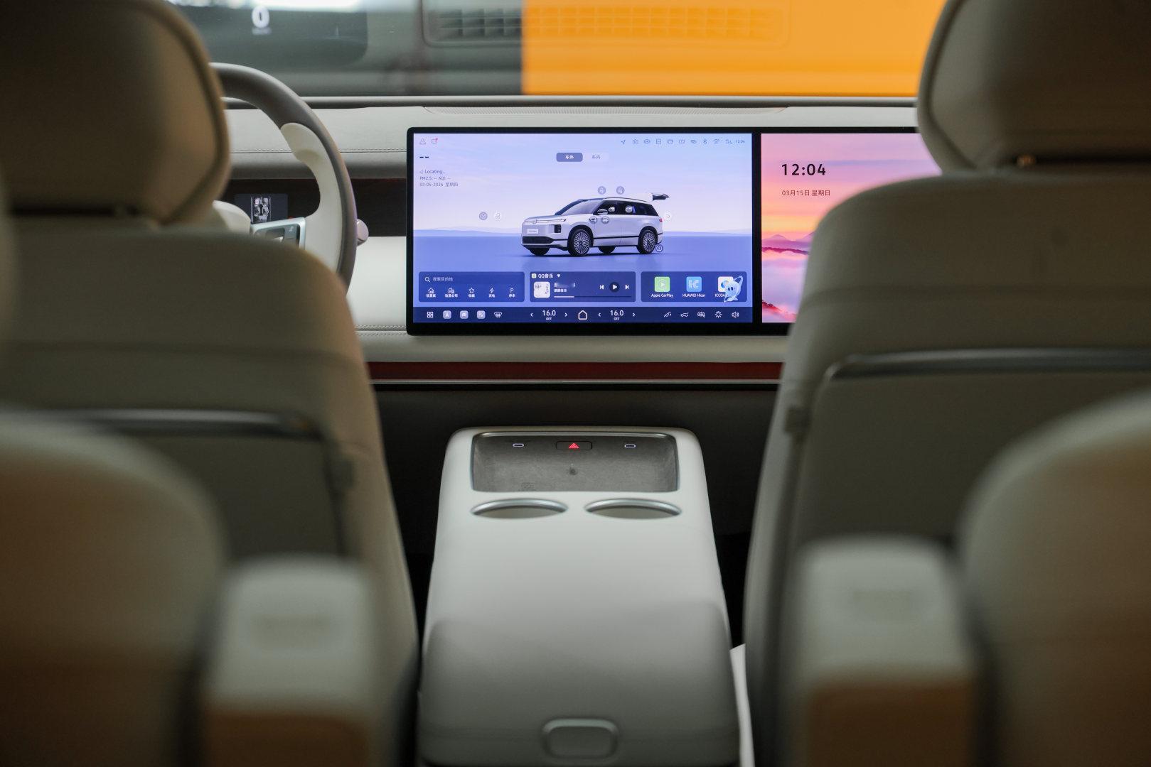 大众9X首发MomentaR7世界模型大众9X42年。从第一辆桑塔纳下线，到今