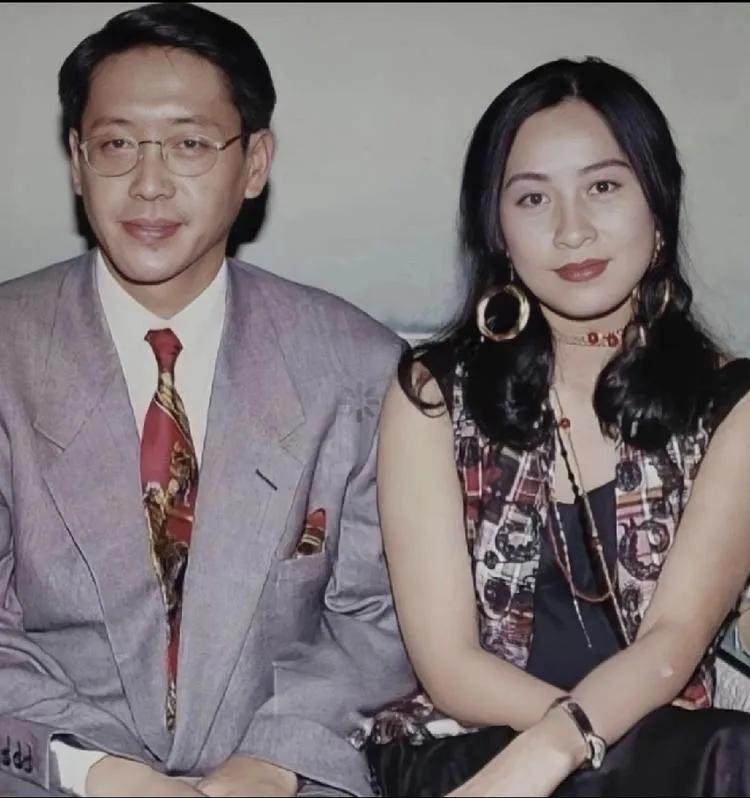 李嘉欣的老公许晋亨，情史很丰富，最终收心锁定李嘉欣。李嘉欣曾是有名的富豪收割机