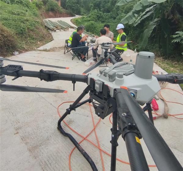 四川小伙用无人机吊运竹子，月赚4万元，这一创新是否预示着农业运输的新革命？四