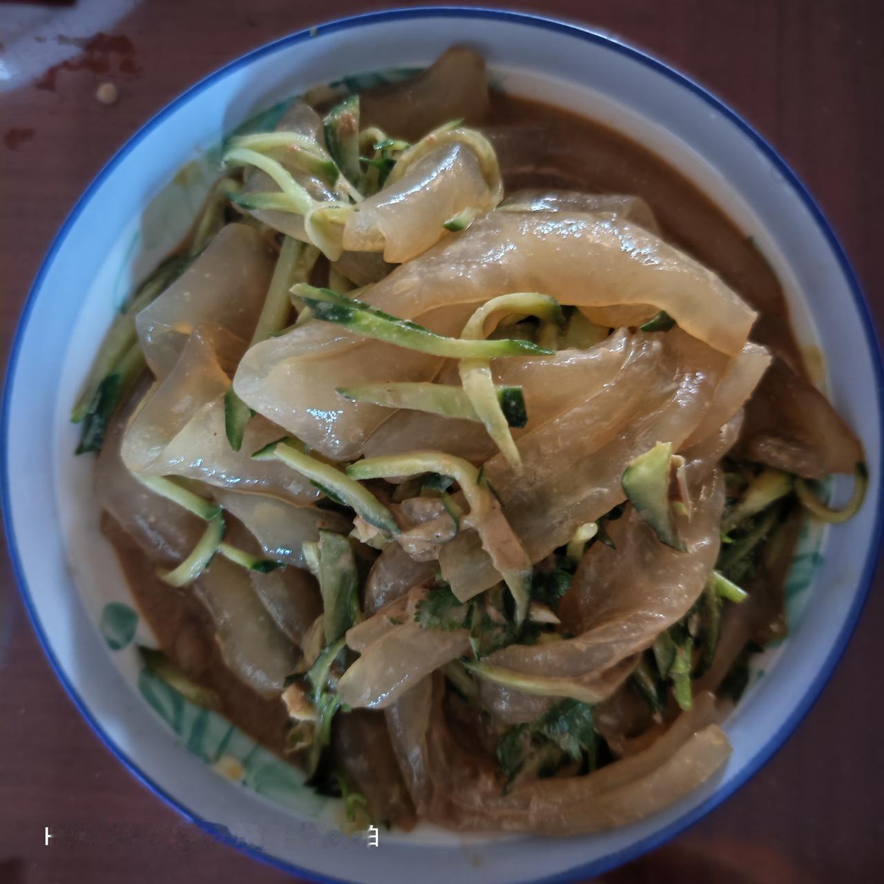 晚餐，大拉皮，南瓜炖土豆，酱牛肉。农家菜