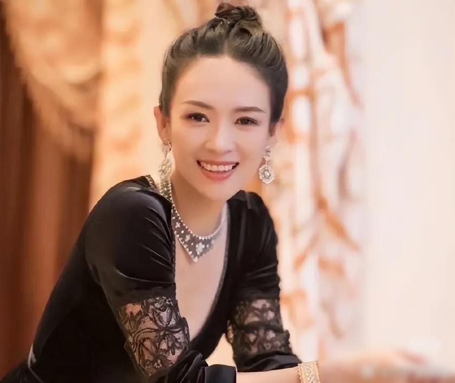 被章子怡的赚钱能力惊到失语！内娱无数明星靠拍戏、跑综艺、接代言疯狂捞金，章子怡直