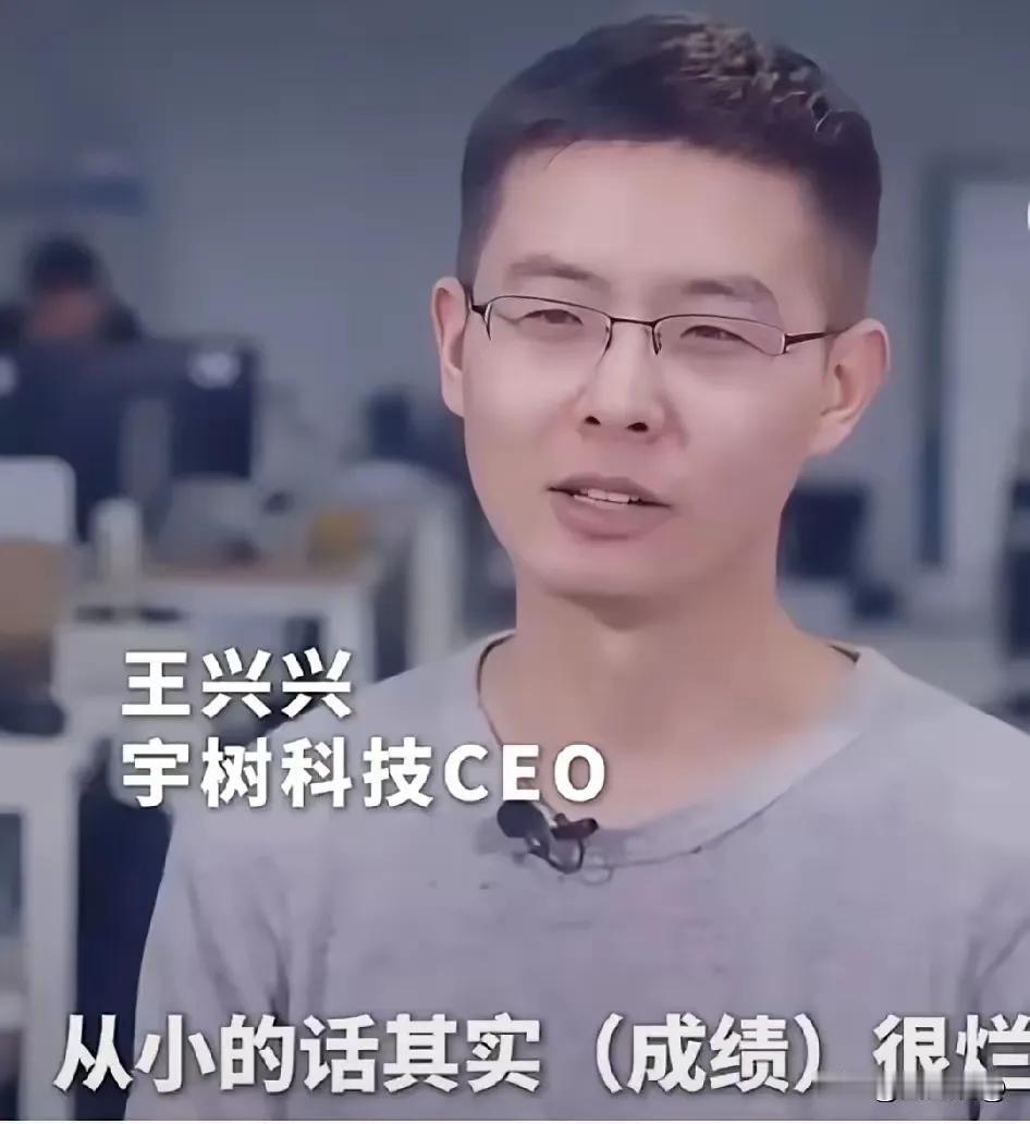 为什么DeepSeek火之后人们想到的是大量裁员而不是实行上三休四？