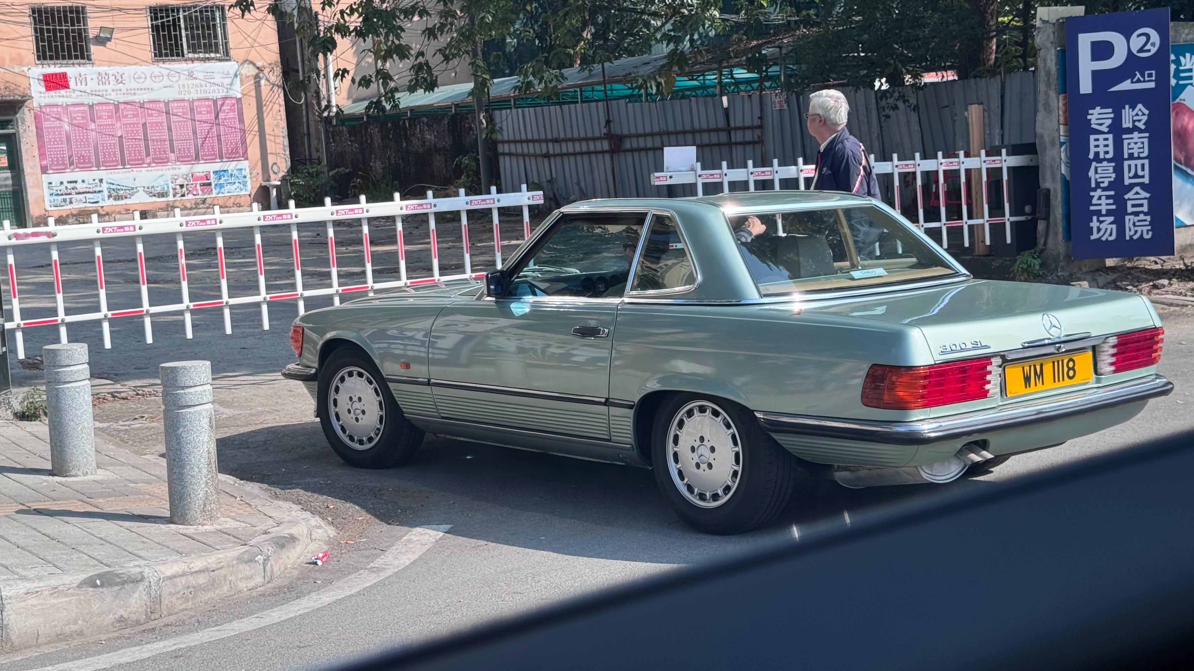 这车跟我一般大，真经典