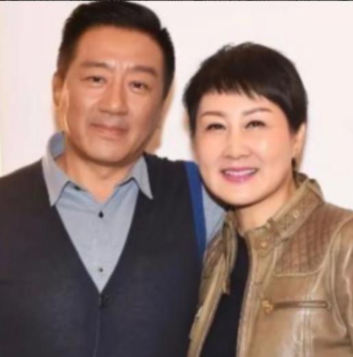 1996年，张凯丽得知婆婆要来北京同住，当即打算出资单独给婆婆购置一套住房，既能