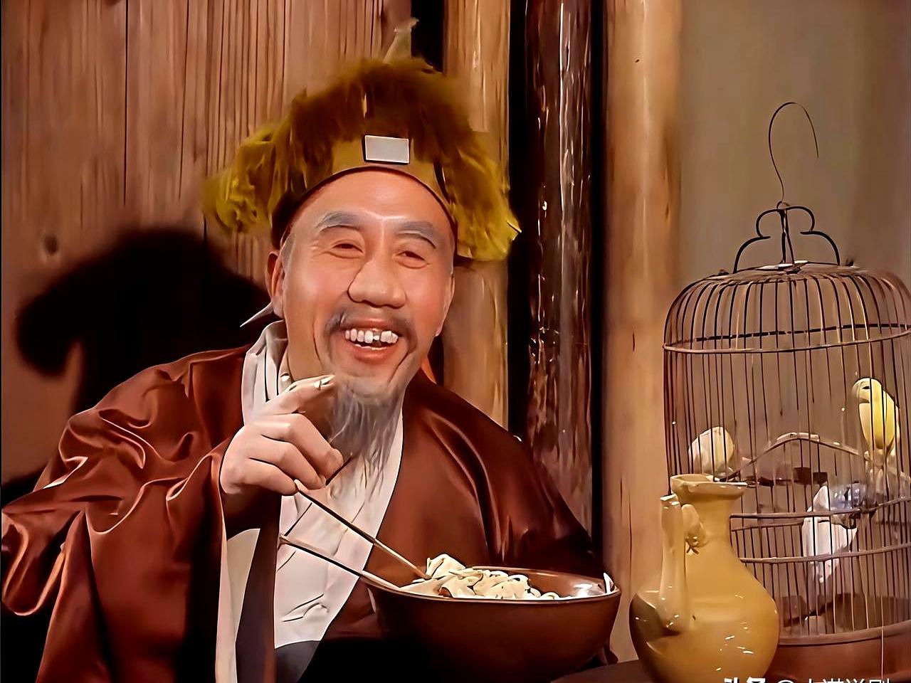 齐天大圣初入凡尘，先败给了一碗辣椒面。猴王刚顺走瓜皮帽和布鞋，转身就在面馆