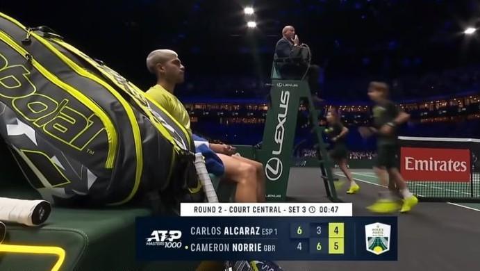 阿尔卡拉斯1:2被诺里逆转，惨遭巴黎大师赛一轮游。阿卡这是战略性放弃，蓄力年终总