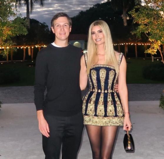 伊万卡和她的犹太裔老公库什纳，他们2009年结婚，共育有三个孩子。很多人说库什纳