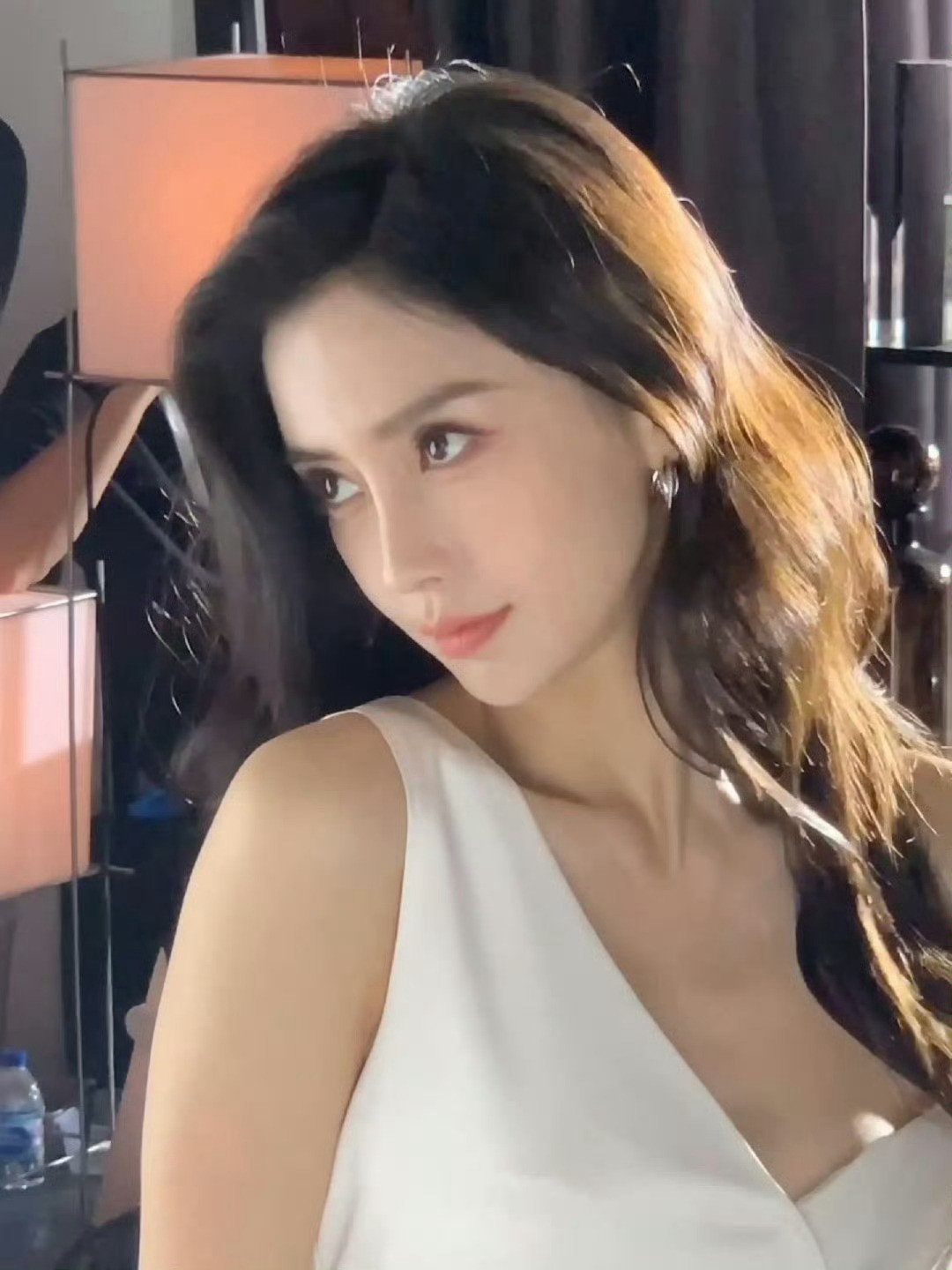 杨颖baby真极品，特别突然，翘臀好美啊​​​