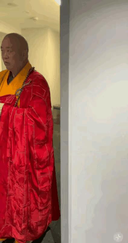 有人说释永信你好色就好色吧，在私下里没有其他人看着的场合，在没有人拍视频，没有摄