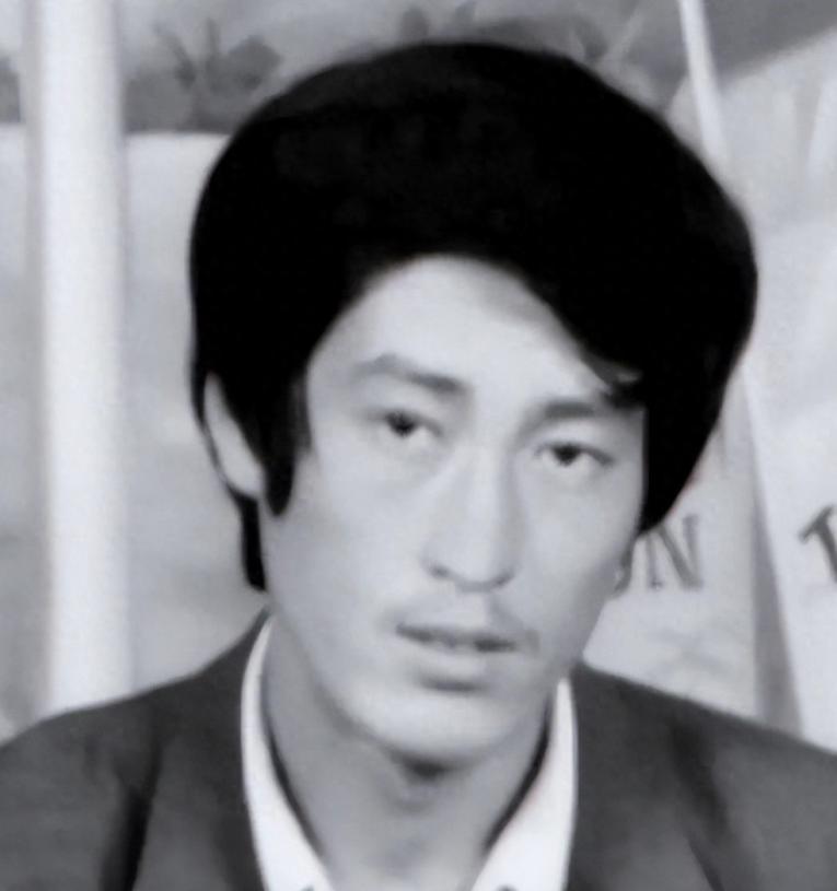 1996年冬，辽宁黑山工人刘凯利存折被盗前去报案，本是正儿八经的受害者，谁知转眼