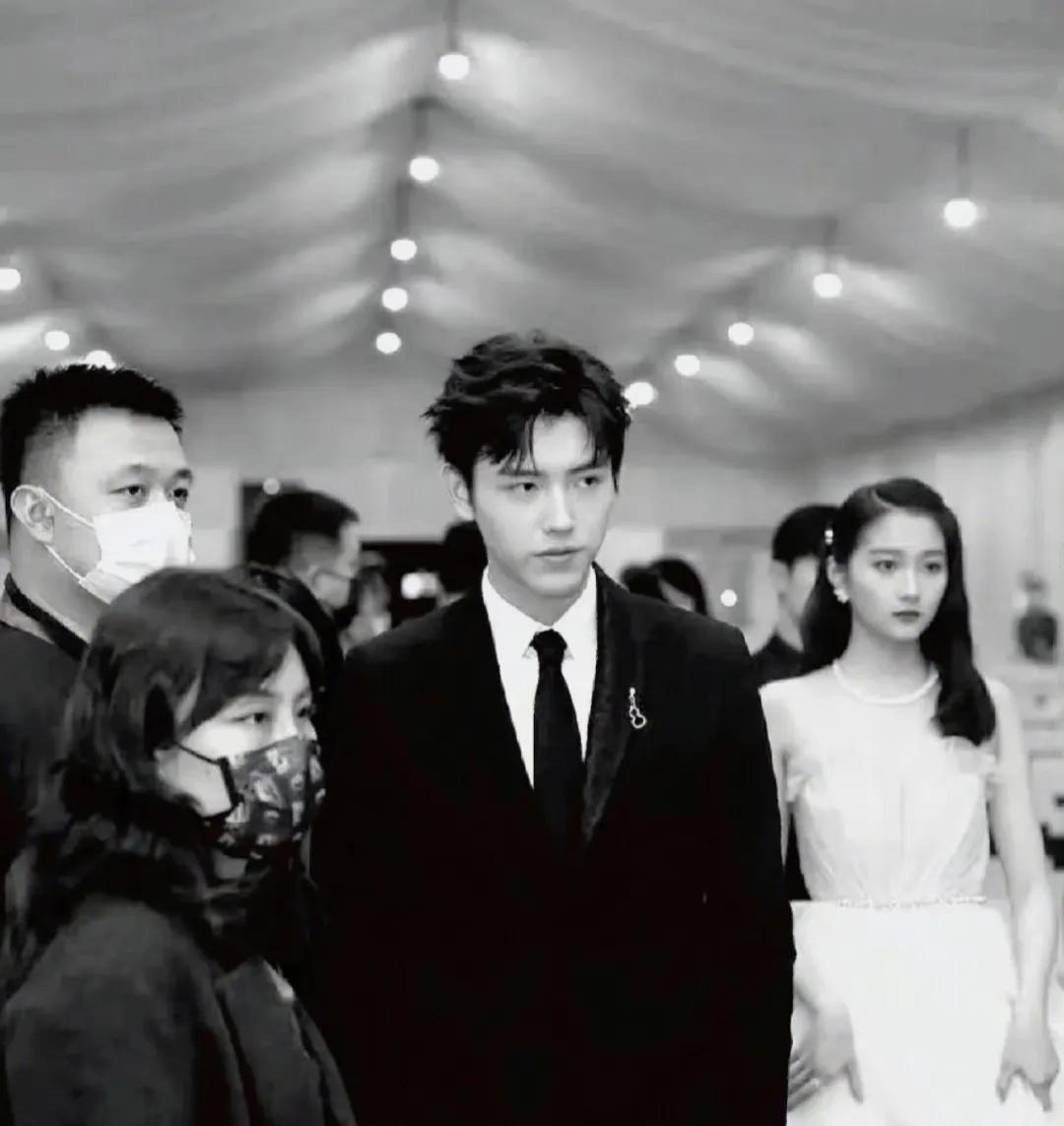 《不二之臣》为什么不能是他们！《不二之臣》似乎确定是敖瑞鹏和沈羽洁了，这俩兄