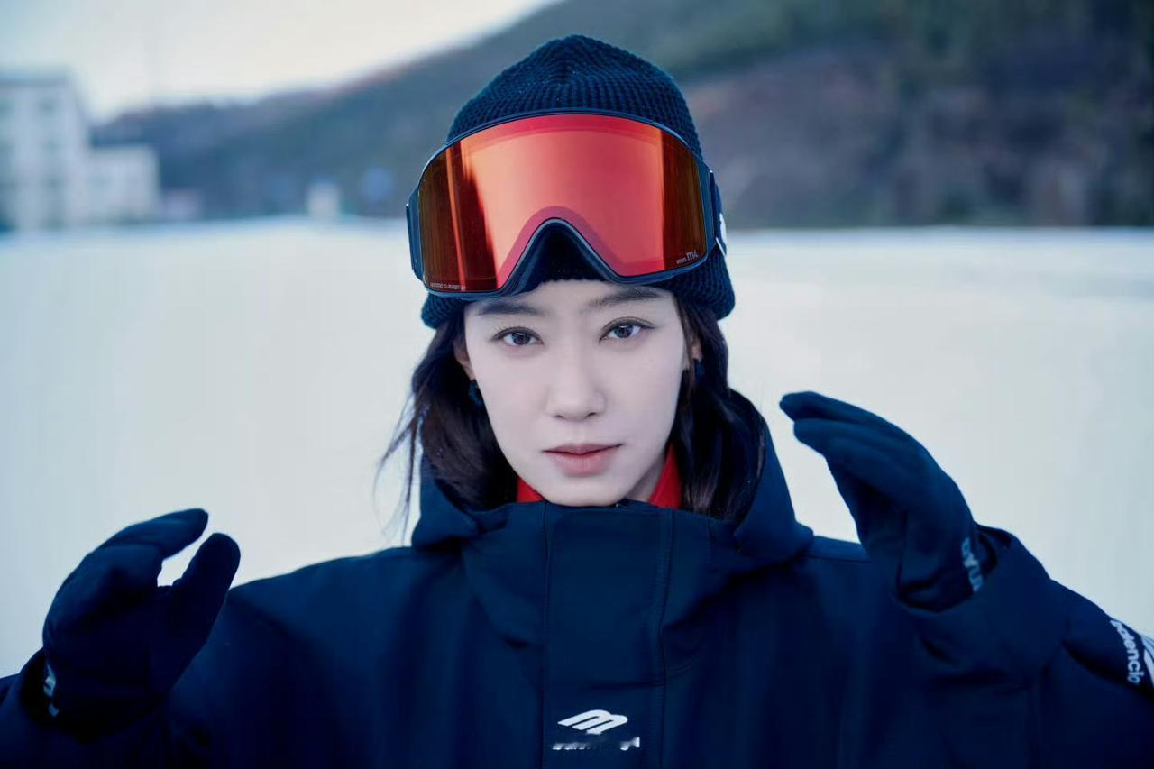 贾玲：小斐，今天可是你39岁生日，我特意拉你出来滑雪，就当是送你一份特别的礼物。