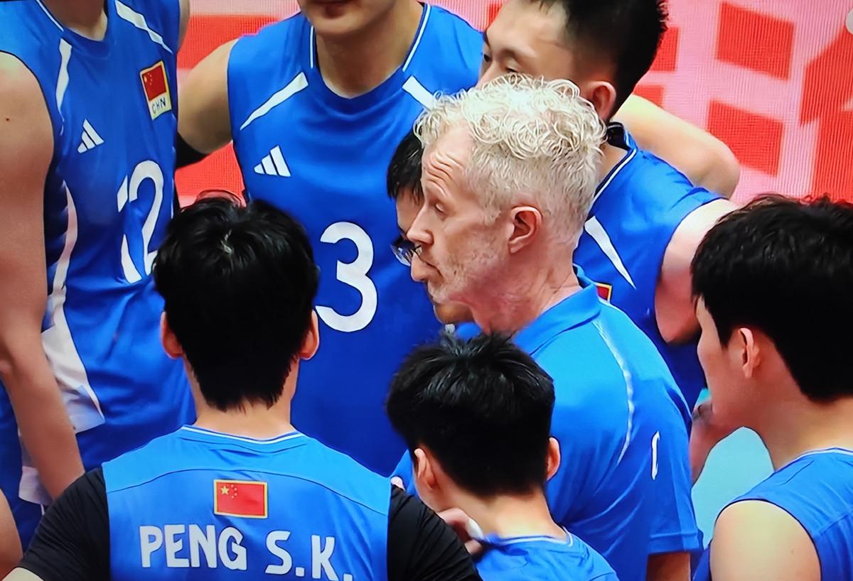 中国男排首局25-23胜日本男排三个原因北京时间10月2日，亚运会男排半决赛，